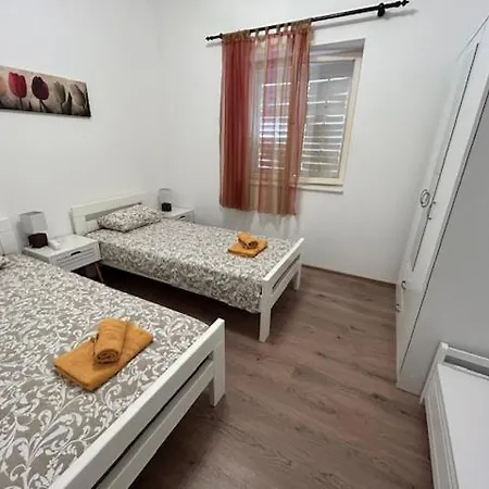 Nikola Apartamento
